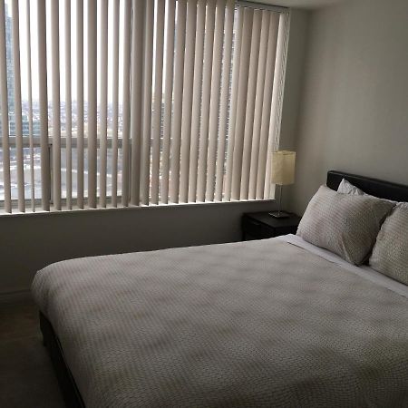 Maplewood Suites - Square One Миссиссага Экстерьер фото