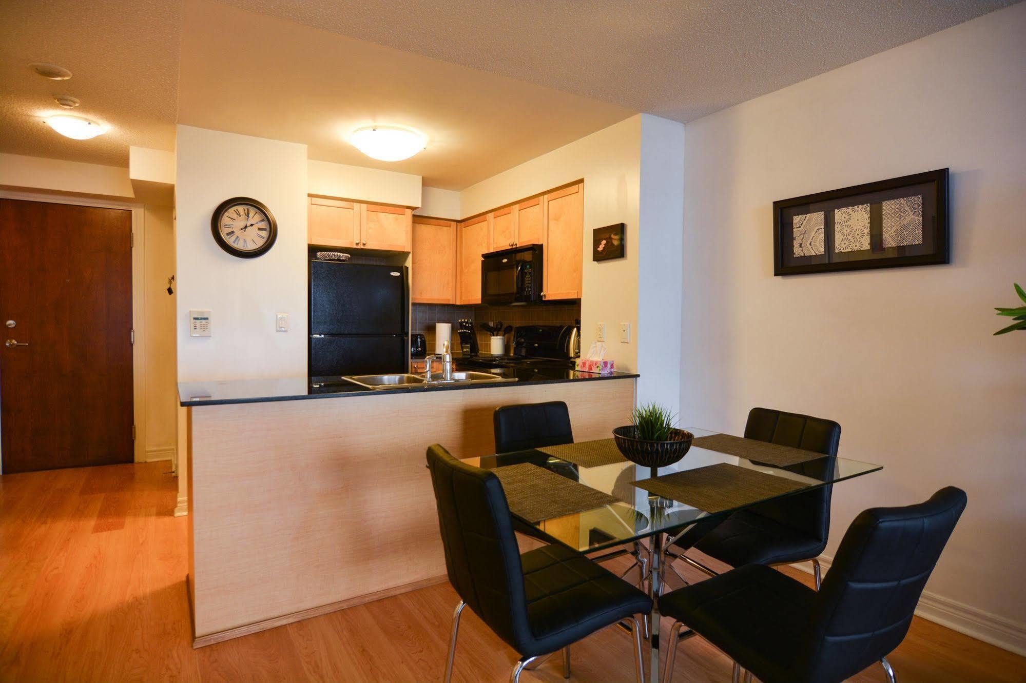 Maplewood Suites - Square One Миссиссага Экстерьер фото