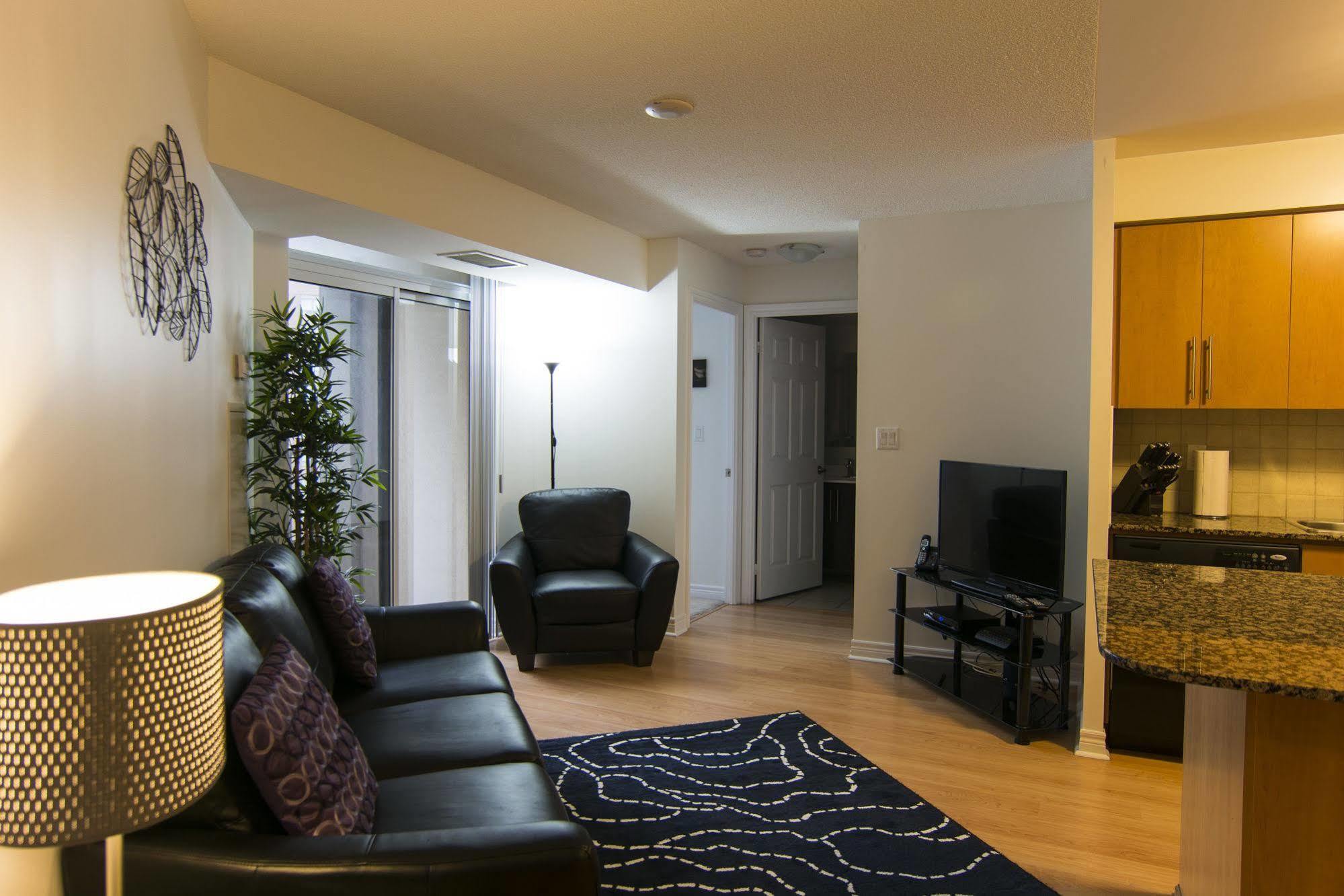 Maplewood Suites - Square One Миссиссага Экстерьер фото