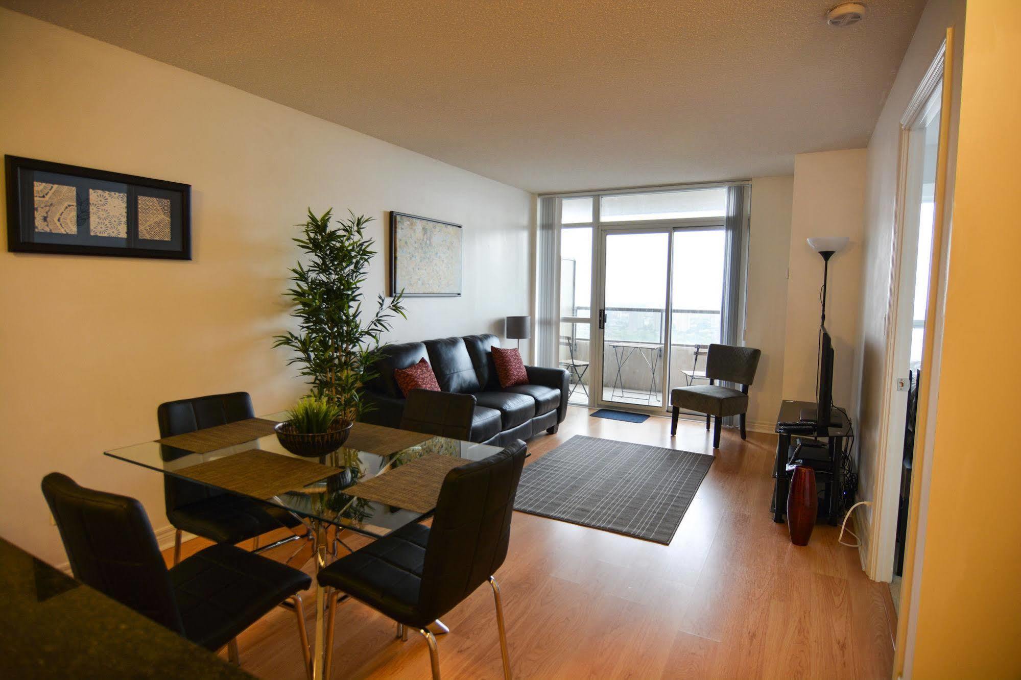 Maplewood Suites - Square One Миссиссага Экстерьер фото