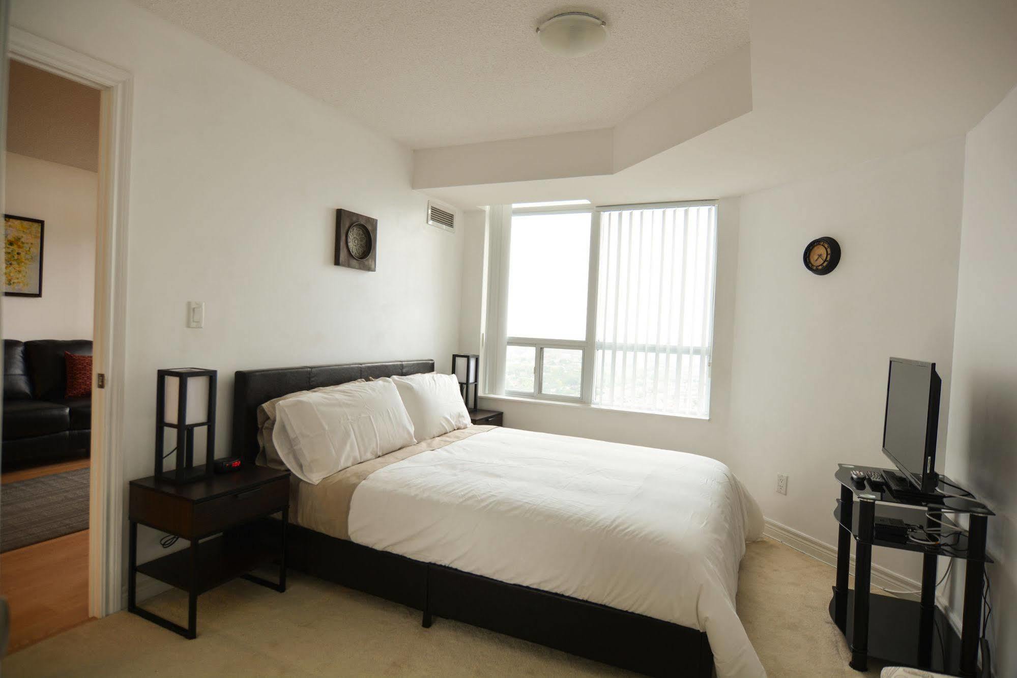 Maplewood Suites - Square One Миссиссага Экстерьер фото